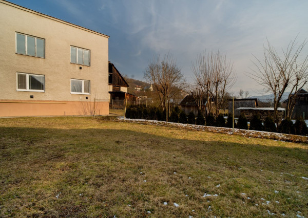 Na predaj veľký 5 – izbový rodinný dom v obci Marhaň