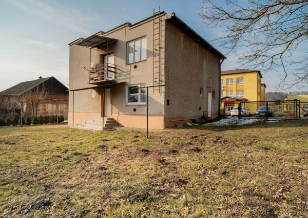 Na predaj veľký 5 – izbový rodinný dom v obci Marhaň