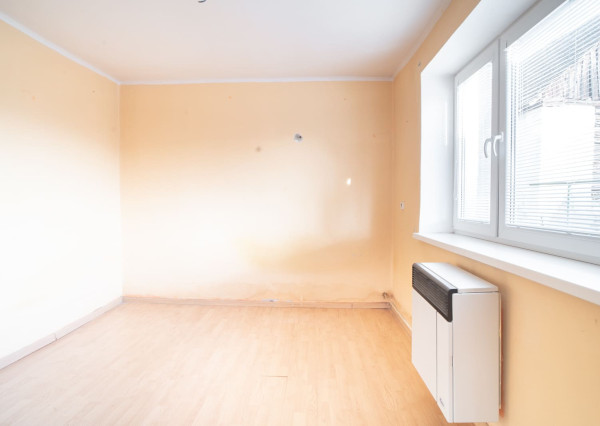 Na predaj veľký 5 – izbový rodinný dom v obci Marhaň