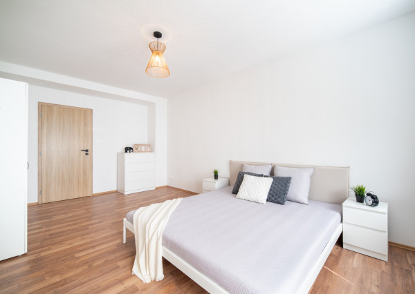 Na prenájom 3-izbový byt v Bratislave-Nové Mesto