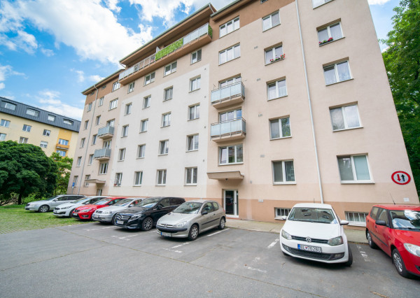 Na prenájom 3-izbový byt v Bratislave-Nové Mesto