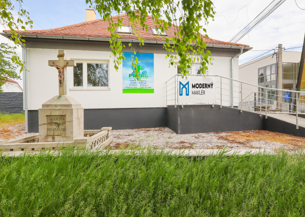 Na prenájom obchodný priestor v centre Šamorína s výbornou viditeľnosťou