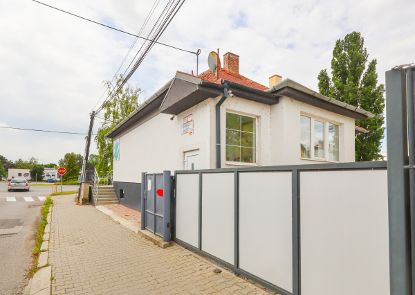 Na prenájom obchodný priestor v centre Šamorína s výbornou viditeľnosťou