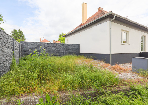 Na prenájom obchodný priestor v centre Šamorína s výbornou viditeľnosťou