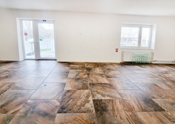 Na prenájom obchodný priestor v centre Šamorína s výbornou viditeľnosťou