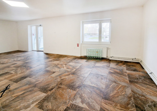 Na prenájom obchodný priestor v centre Šamorína s výbornou viditeľnosťou