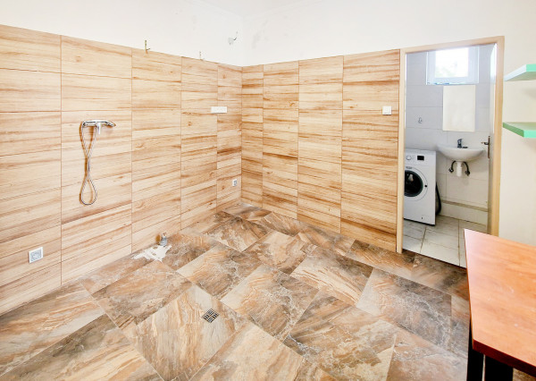 Na prenájom obchodný priestor v centre Šamorína s výbornou viditeľnosťou