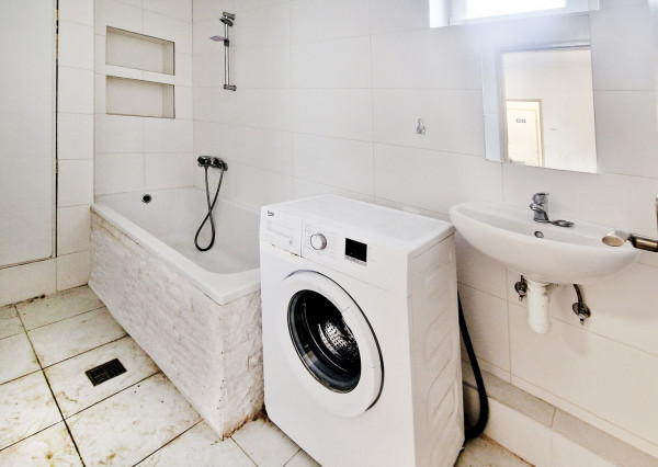 Na prenájom obchodný priestor v centre Šamorína s výbornou viditeľnosťou