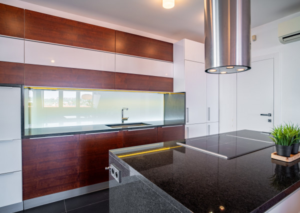 Na predaj priestranný 4-izbový byt pod hradom v centre Bratislavy