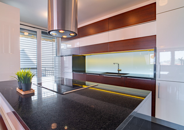 Na predaj priestranný 4-izbový byt pod hradom v centre Bratislavy