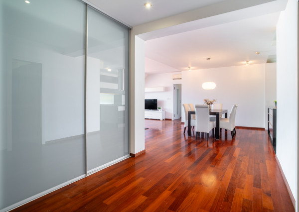 Na predaj priestranný 4-izbový byt pod hradom v centre Bratislavy