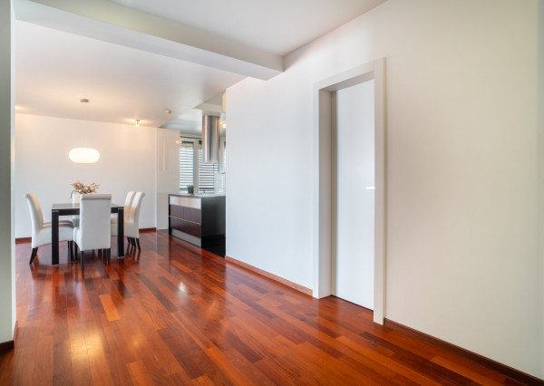 Na predaj priestranný 4-izbový byt pod hradom v centre Bratislavy