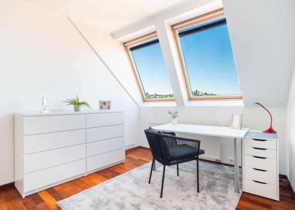 Na predaj priestranný 4-izbový byt pod hradom v centre Bratislavy