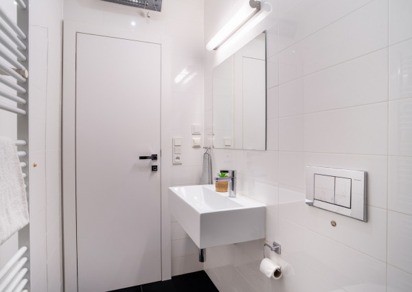 Na predaj priestranný 4-izbový byt pod hradom v centre Bratislavy