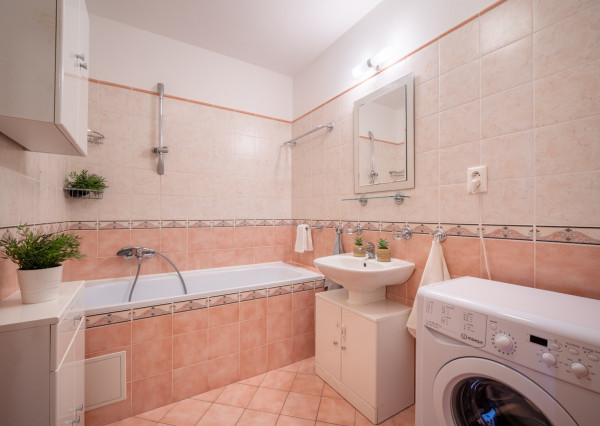 Na prenájom 2-izbový byt na Píniovej ulici v Bratislave