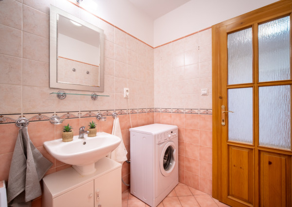 Na prenájom 2-izbový byt na Píniovej ulici v Bratislave