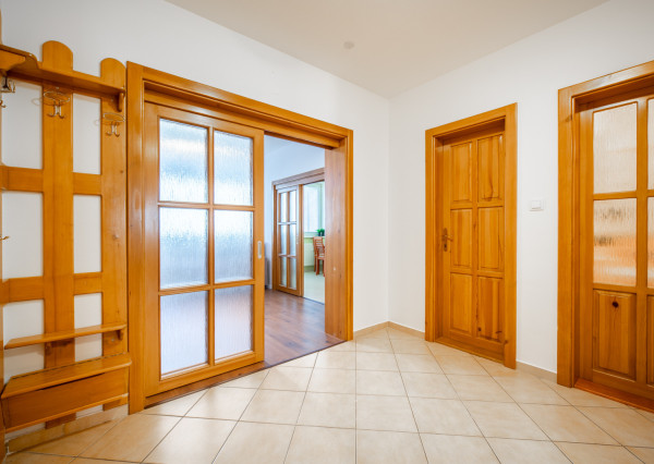 Na prenájom 2-izbový byt na Píniovej ulici v Bratislave