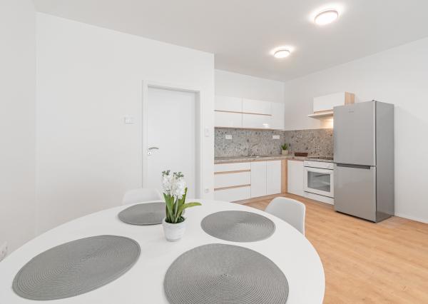 REZERVOVANÉ: Na prenájom 2-izbový byt s balkónom a garážovým státím v projekte MIKO, Trnava