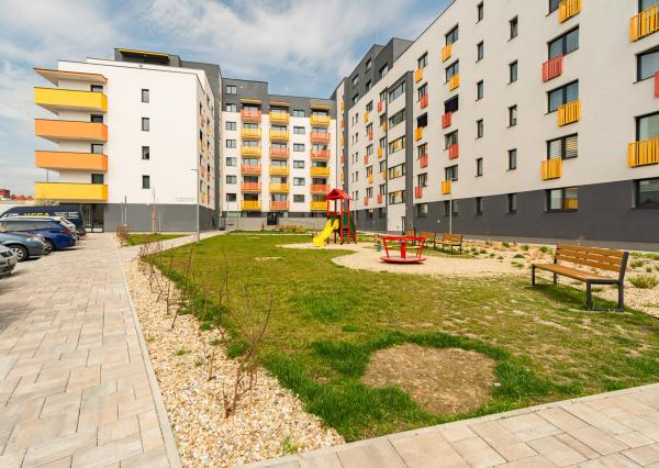 REZERVOVANÉ: Na prenájom 2-izbový byt s balkónom a garážovým státím v projekte MIKO, Trnava