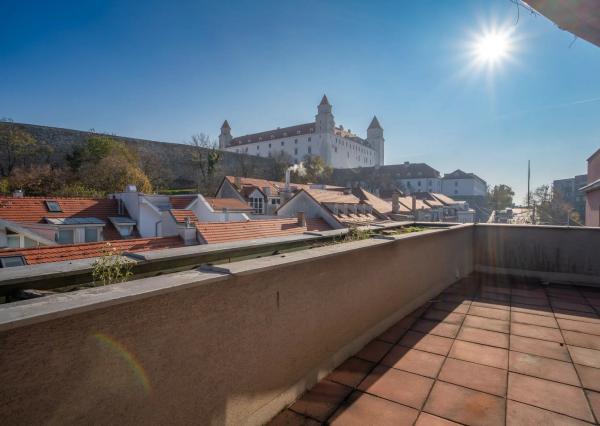 Na prenájom kancelársky priestor na Zámockej ulici priamo pod Bratislavským hradom