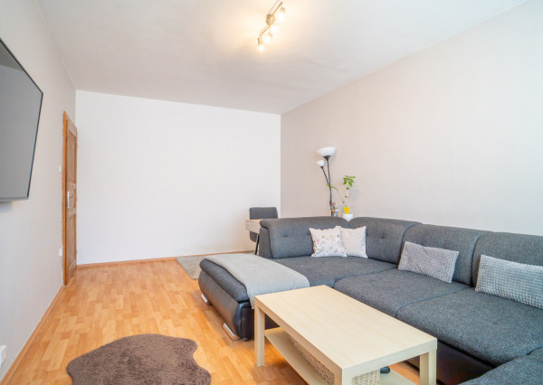 REZERVOVANÉ :Na prenájom veľkometrážny 2-izbový byt v Nitre