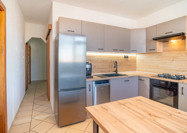 REZERVOVANÉ :Na prenájom veľkometrážny 2-izbový byt v Nitre