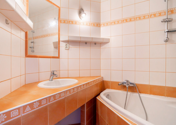 REZERVOVANÉ :Na prenájom veľkometrážny 2-izbový byt v Nitre