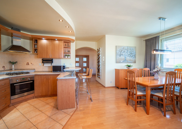 REZERVOVANÉ: Na predaj 4-izbový rodinný dom neďaleko centra Malaciek