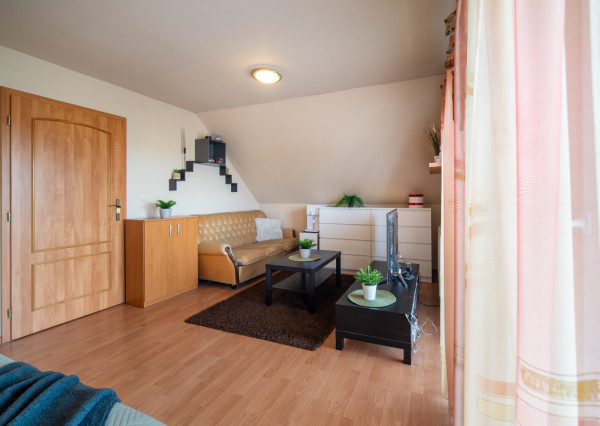 REZERVOVANÉ: Na predaj 4-izbový rodinný dom neďaleko centra Malaciek