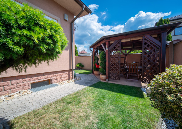 REZERVOVANÉ: Na predaj 4-izbový rodinný dom neďaleko centra Malaciek