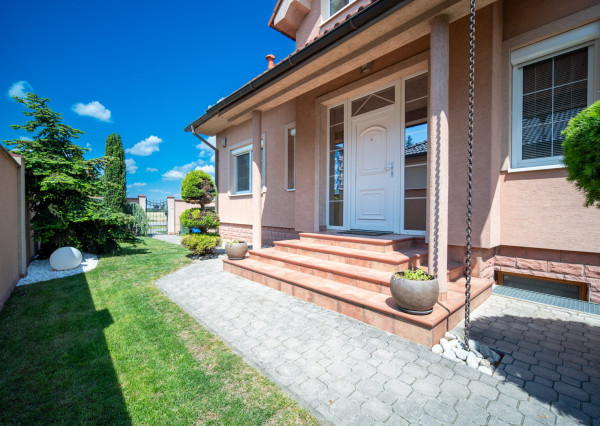 REZERVOVANÉ: Na predaj 4-izbový rodinný dom neďaleko centra Malaciek