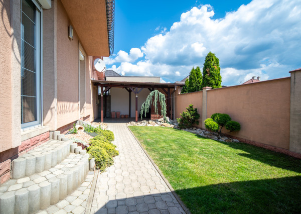 REZERVOVANÉ: Na predaj 4-izbový rodinný dom neďaleko centra Malaciek