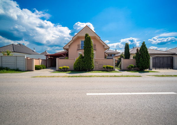 REZERVOVANÉ: Na predaj 4-izbový rodinný dom neďaleko centra Malaciek