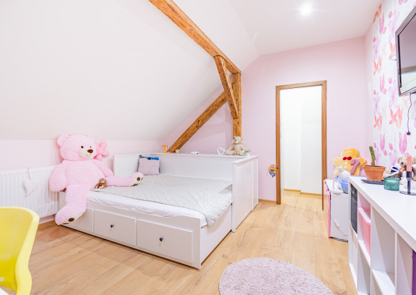 REZERVOVANÉ: Na predaj 5-izbový rodinný dom s garážou v Trnave – časť Tulipán