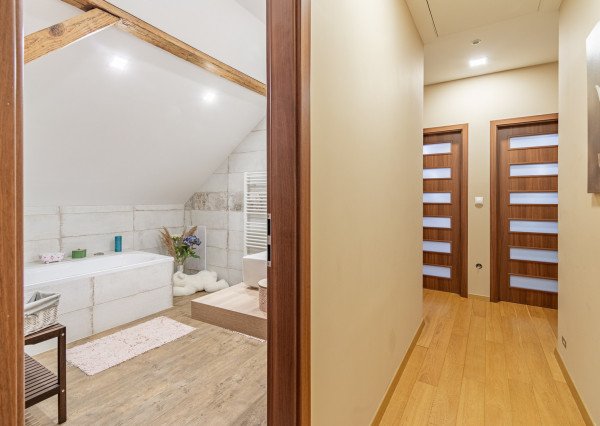 REZERVOVANÉ: Na predaj 5-izbový rodinný dom s garážou v Trnave – časť Tulipán