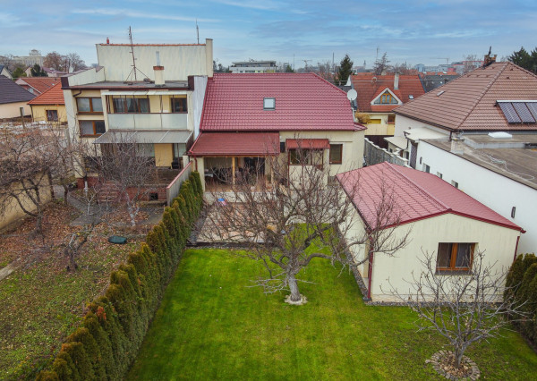 REZERVOVANÉ: Na predaj 5-izbový rodinný dom s garážou v Trnave – časť Tulipán