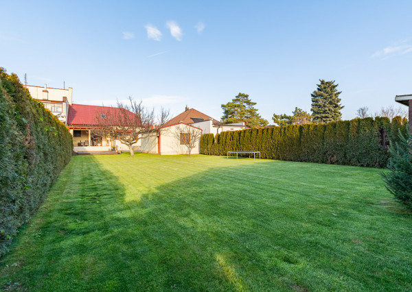 REZERVOVANÉ: Na predaj 5-izbový rodinný dom s garážou v Trnave – časť Tulipán