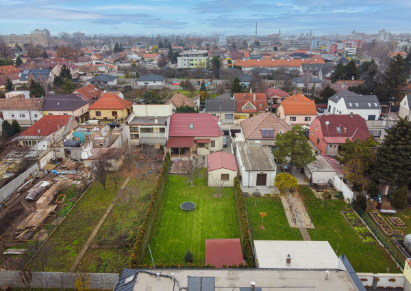 REZERVOVANÉ: Na predaj 5-izbový rodinný dom s garážou v Trnave – časť Tulipán