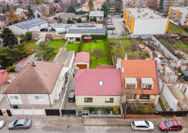 REZERVOVANÉ: Na predaj 5-izbový rodinný dom s garážou v Trnave – časť Tulipán