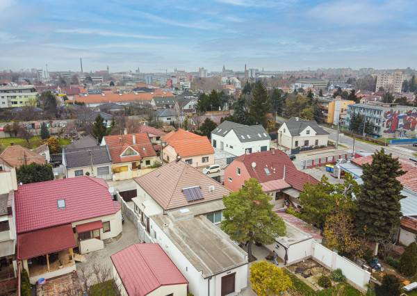 REZERVOVANÉ: Na predaj 5-izbový rodinný dom s garážou v Trnave – časť Tulipán