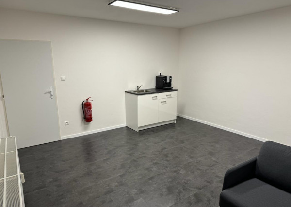 Na prenájom administratívny priestor s parkovaním v Malackách