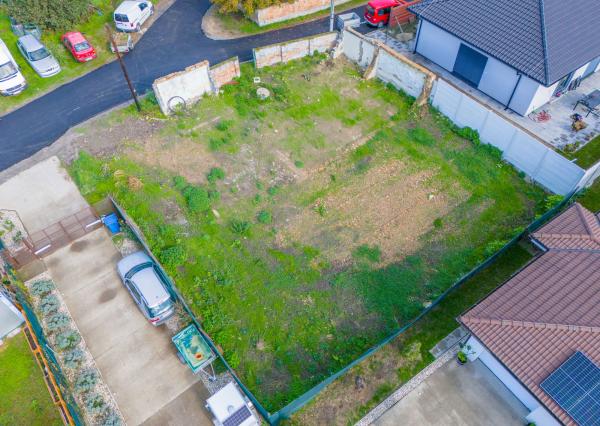 REZERVOVANÉ:Na predaj pozemok so stavebným povolením a projektom k rodinnému domu v obci Vysoká pri Morave