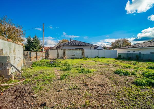 REZERVOVANÉ:Na predaj pozemok so stavebným povolením a projektom k rodinnému domu v obci Vysoká pri Morave