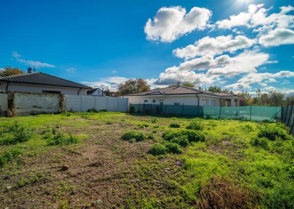 REZERVOVANÉ:Na predaj pozemok so stavebným povolením a projektom k rodinnému domu v obci Vysoká pri Morave