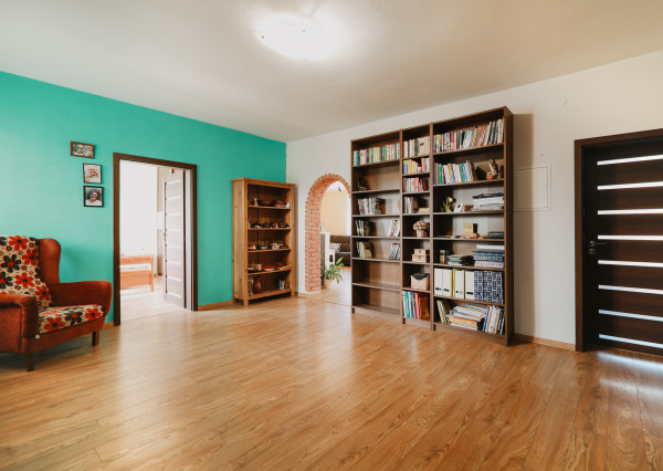 PREDANÉ: Na predaj priestranný rodinný dom v obci Beluša