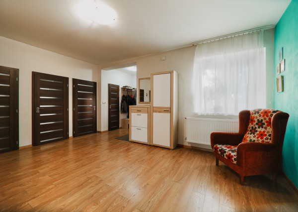 PREDANÉ: Na predaj priestranný rodinný dom v obci Beluša