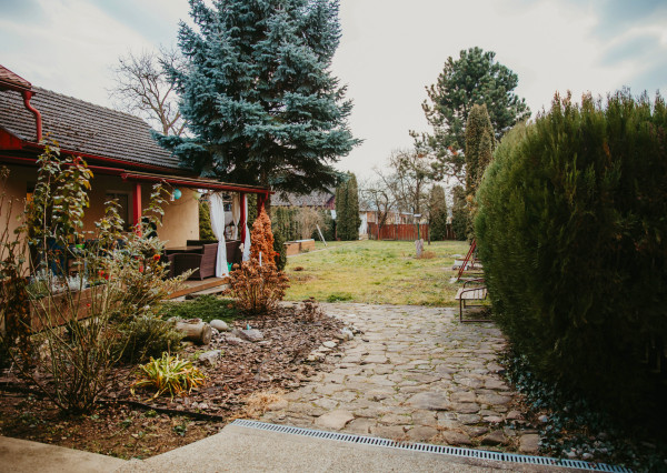 PREDANÉ: Na predaj priestranný rodinný dom v obci Beluša