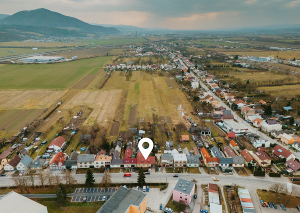 PREDANÉ: Na predaj priestranný rodinný dom v obci Beluša