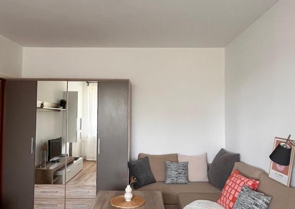 Na prenájom pekný 1-izbový byt s veľkou loggiou v obľúbenej časti Dúbravky