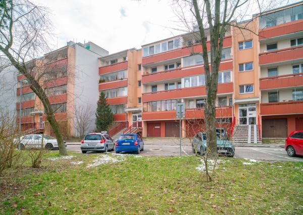 Na prenájom pekný 1-izbový byt s veľkou loggiou v obľúbenej časti Dúbravky